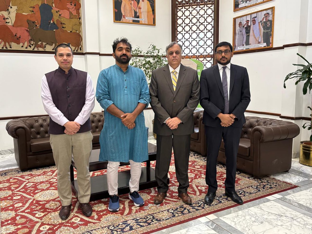 IndianEmbRiyadh's tweet image. Hon&apos;ble MLA from Kerala Shri
Chandy Oomen visited the Embassy today, along with a number of community members. He was received by Ambassador Dr Suhel Khan and other officers. They discussed community issues, and Ambassador briefed him on the consular &amp;amp; welfare services provided…