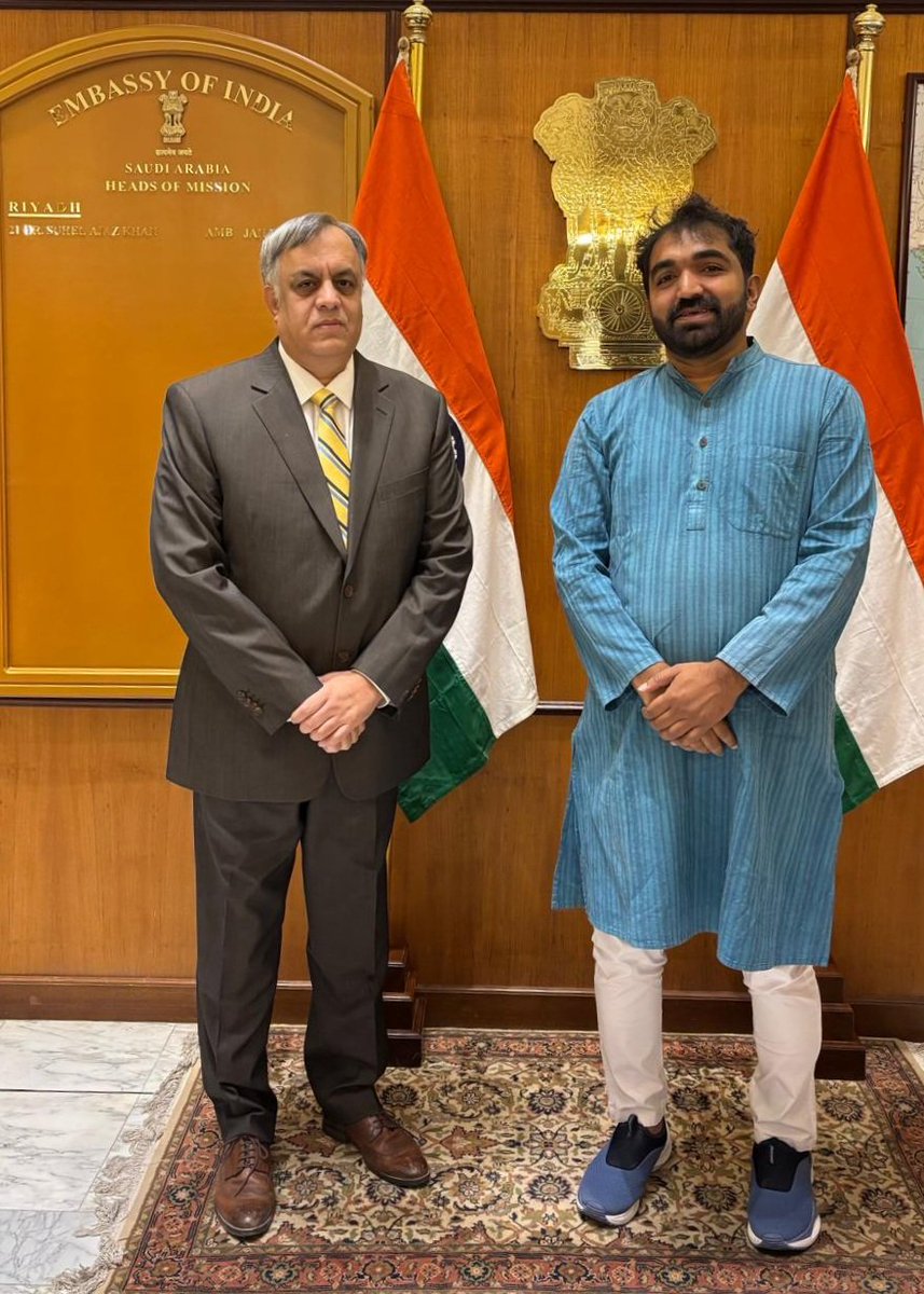 IndianEmbRiyadh's tweet image. Hon&apos;ble MLA from Kerala Shri
Chandy Oomen visited the Embassy today, along with a number of community members. He was received by Ambassador Dr Suhel Khan and other officers. They discussed community issues, and Ambassador briefed him on the consular &amp;amp; welfare services provided…