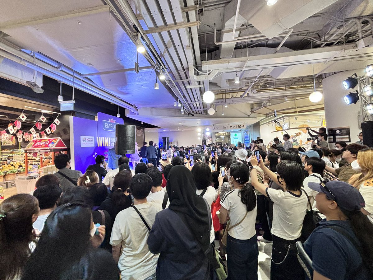 hawk1201's tweet image. คนมาหาน้องชาเยอะมากกกก 

#ชาล็อตออสติน