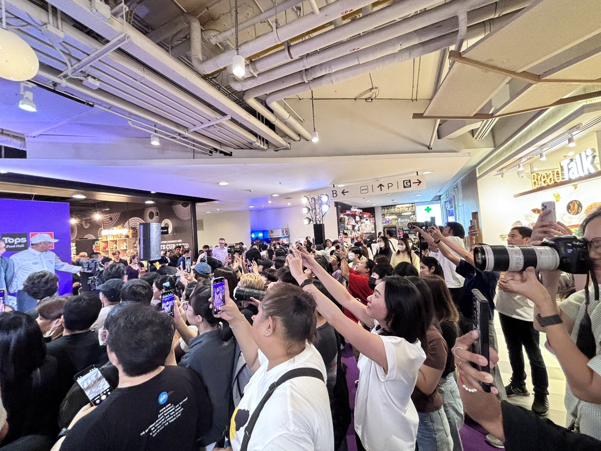 hawk1201's tweet image. คนมาหาน้องชาเยอะมากกกก 

#ชาล็อตออสติน