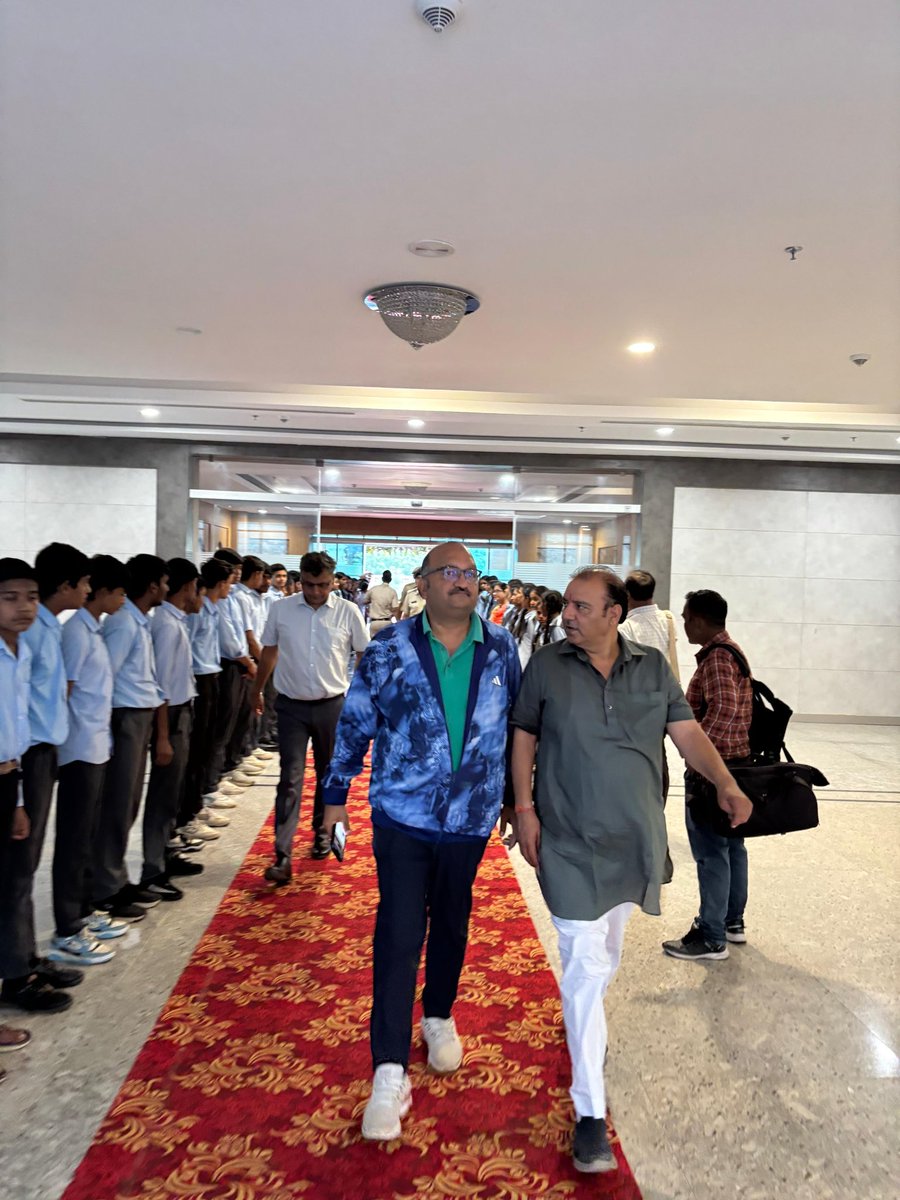 BhansaliAtul's tweet image. 📻 “मन की बात – जन-जन की बात”

आज मारवाड़ इंटरनेशनल सेंटर, जोधपुर में माननीय प्रधानमंत्री श्री नरेन्द्र मोदी जी के प्रेरणास्पद रेडियो कार्यक्रम ‘मन की बात’ के 124वें संस्करण को सुनने का सौभाग्य प्राप्त हुआ।

#मन_की_बात #MannKiBaat #ModiWithNation #PrideOfIndia #Jodhpur