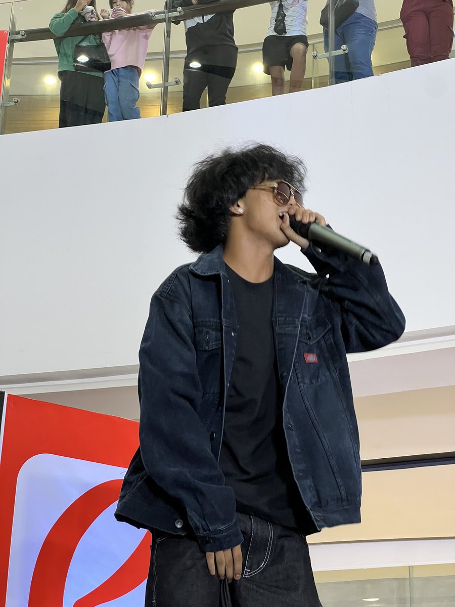 VivaOnePH's tweet image. Those rap performances? Fire! 🔥🎤
Bad Genius: The Series eps 1 & 2 now streaming only on #VivaOne! vivaone.page.link/BadGeniusTheSe…
Fun fact: Did you know that Ram Millr’s single ‘Dalagangsta’ is one of the series’ official soundtrack? 🤘
#BadGeniusTheSeries #BadGeniusatGalleriaSouth