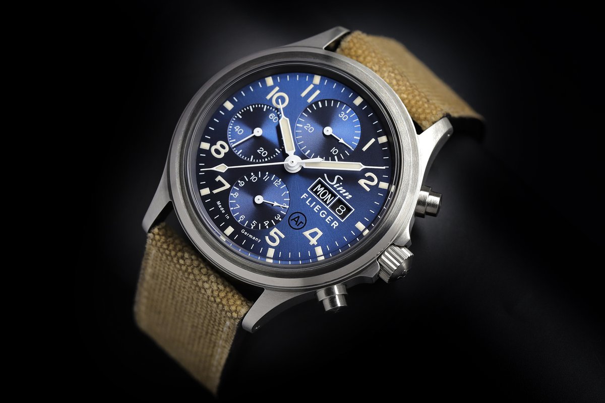 358 Sa PILOT B E – the traditional chronograph with a dark-blue dial and ivory-coloured coating.

Discover the 358 Sa FLIEGER B E right here:
sinn.de/en/watches/all…