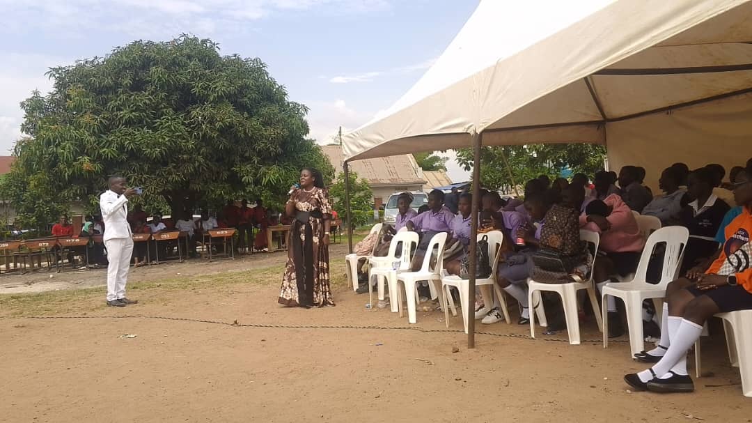 FlashNakFashion's tweet image. At the swearing in ceremony of the new Nkobazambogo executive at Henry Kisule Memorial College, Kakiri, Busiro North constituency. I thanked students for loving their cultures, traditions, and norms.