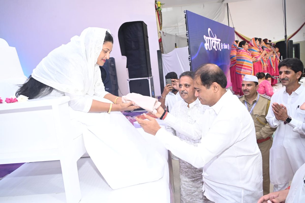 DRPANKAJBHOYAR's tweet image. आज सरोज मंगल कार्यालय, राष्ट्रभाषा रोड, वर्धा येथे पार पडलेल्या निरंकारी महिला समागमास भेट दिली.
सद्भाव, अध्यात्म आणि सामाजिक चेतना यांचा सुंदर संगम या कार्यक्रमात अनुभवायला मिळाला.
महिलांचा सहभाग, संयम, आणि सेवा भावना निश्चितच प्रेरणादायी आहे.