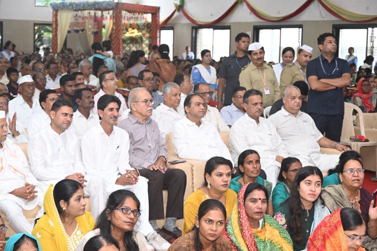 DRPANKAJBHOYAR's tweet image. आज सरोज मंगल कार्यालय, राष्ट्रभाषा रोड, वर्धा येथे पार पडलेल्या निरंकारी महिला समागमास भेट दिली.
सद्भाव, अध्यात्म आणि सामाजिक चेतना यांचा सुंदर संगम या कार्यक्रमात अनुभवायला मिळाला.
महिलांचा सहभाग, संयम, आणि सेवा भावना निश्चितच प्रेरणादायी आहे.