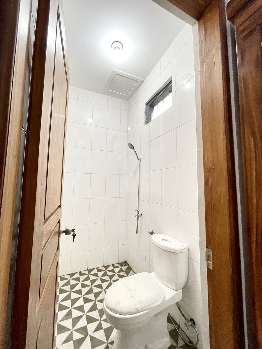 NaraKost's tweet photo. ‼️Indekos Putri Kota Malang‼️

Masih ada kamar kosong
Lokasi: D'Wiga Regency Kota Malang

Fasilitas
1. Hunian 1 pintu akses dan cctv 24 jam 
2. Dekat mushola perumahan
3. Ada area parkir
4. WiFi 
5. Kamar mandi dalam
6. Smart tv
7. Kamar full furnished siap huni https://t.co/eXN8Qu9RVc