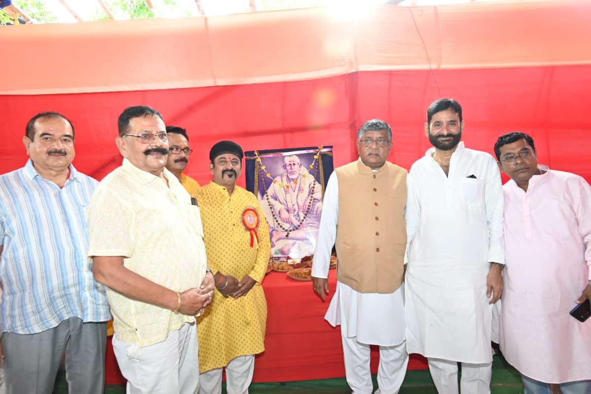 rsprasad's tweet image. संसदीय क्षेत्र अंतर्गत कंकड़बाग में आयोजित भंडारा में सम्मिलित होकर साईं बाबा को भावपूर्ण प्रणाम किया। इस अवसर पर भक्तों के बीच प्रसाद वितरित करने का भी सौभाग्य प्राप्त हुआ। आयोजक श्री राजीव रंजन जी सहित अन्य सदस्यों का अभिनंदन!