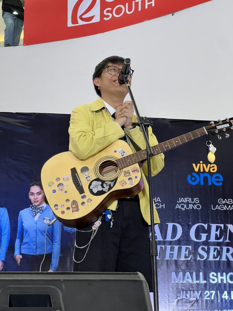 VivaOnePH's tweet image. Smooth, sultry, and soulful 🙌
Matt Wilson serenaded the crowd with slow pop, R&B, and sobrang solid feels 💕
Bad Genius: The Series episodes 1 & 2 now streaming only on #VivaOne! vivaone.page.link/BadGeniusTheSe…
Viva One, Bida Ka Dito!
#BadGeniusTheSeries #BadGeniusatGalleriaSouth