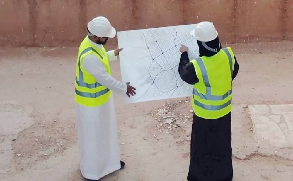 SaudiProject's tweet image. 🟢 رسميًا
بدء تطبيق رفع نسب التوطين في عدد من المهن اعتبارًا من اليوم:
- الصيدلة: حتى 65%
- طب الأسنان: 45%
- المهن الفنية الهندسية: 30%
الحد الأدنى للأجور:
- الصيدلة: 7000 ريال
- طب الأسنان: 9000 ريال
- المهن الفنية الهندسية: 5000 ريال