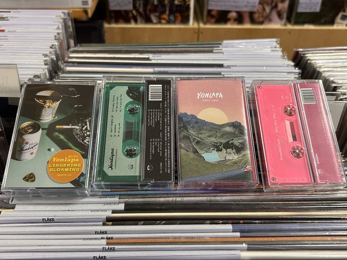 YONLAPAちゃん！！
最高タイバンド！！  
フジロックの評判もばっちし！！
アナログ、カセットあります。  flakerecords.com/search.php?pag…