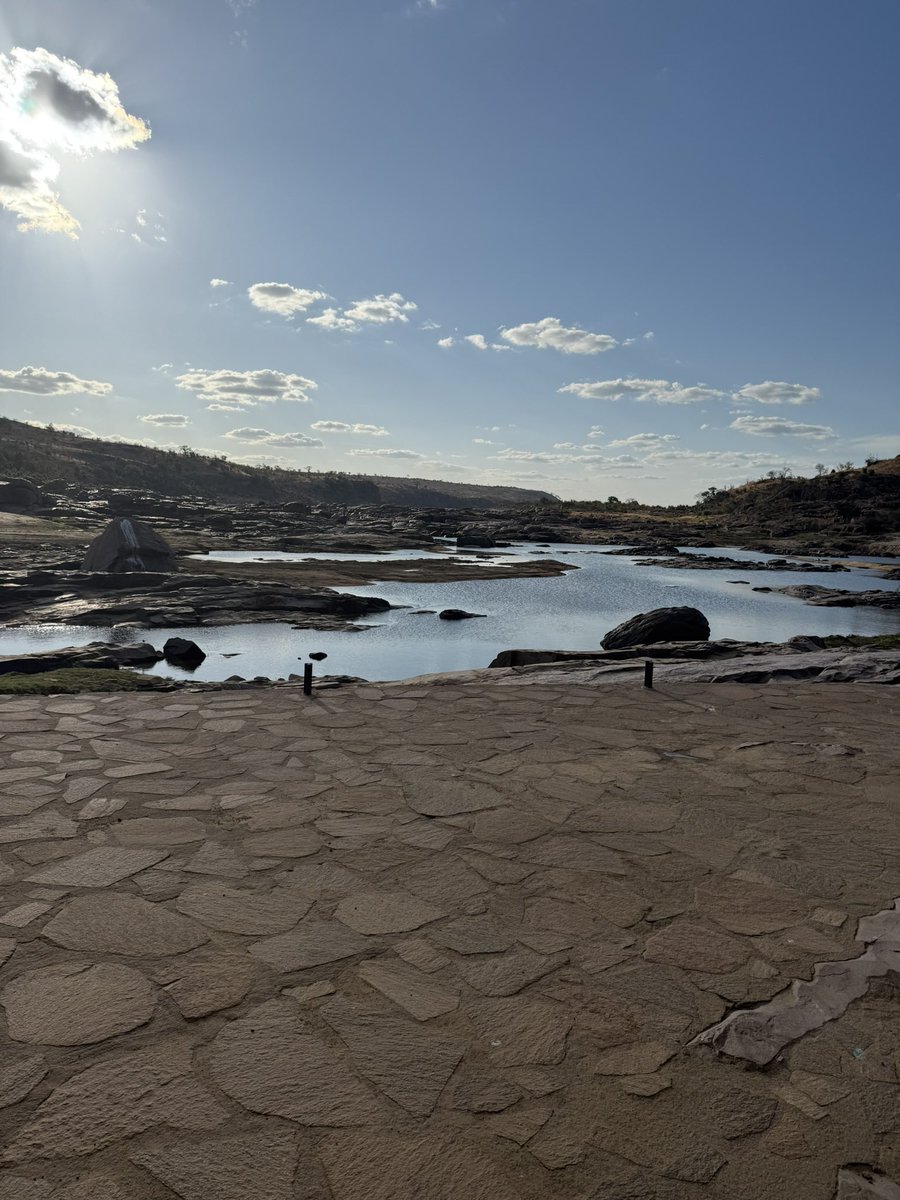 tahbryce's tweet image. Zimbabwe is beautiful, you just need a proper 4*4, 4 extra spare wheels, a reliable navigation system, (google Maps led us into pits), and a sheer thirst for adventure. @gonarezhoupark we were awed with sheer untamed beauty.