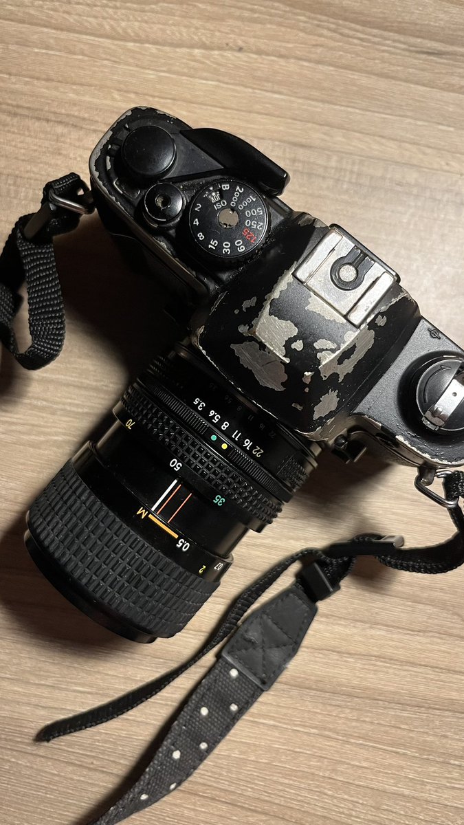 artsthically's tweet image. ‼️help rt ‼️
WTS nikon fm10 + lensa 35-70mm
900k
✅ lensa, view finder bersih, speed set, shutter aman
✅ kondisi cat mengelupas
✅ bonus tas kamera dan strap
✅ bisa nego banget
t. analog, nikon, nikon fm10, film camera