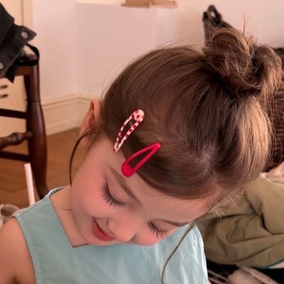 धार्मिक पुस्तकों में गलतीयां निकालने वाले, रामचरितमानस फाड़ने जलाने वाले, साधु संतों के कुछ गलत बोलने पर एफआईआर दर्ज कराने वाले अत्यंत जागरूक,हद से ज्यादा मुखर समाजवादी पार्टी,समर्थक कौम के लोग माननीय महिला सांसद डींपल जी के लिए साजिद रशिदी की अमर्यादित टिप्पणी पर मौन,लोचा है।