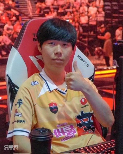 superdundungb's tweet image. 툼바를 입은 바툼