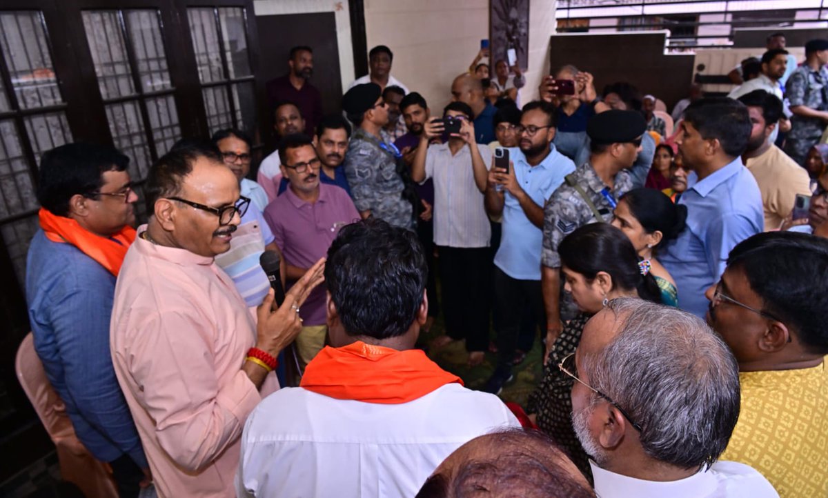 brajeshpathakup's tweet image. आज लखनऊ में अपने कैंट विधानसभा क्षेत्र के "चित्ताखेड़ा" में प्रिय स्नेहीजनों के साथ "जनसंवाद" करते हुए।
इस अवसर पर श्री अनिल लोधी जी, श्री मनोज कश्यप जी, श्री राकेश जी, डॉ० जितेंद्र सिंह जी एवं अन्य गणमान्यजन उपस्थित रहे।
@BJP4India
@BJP4UP