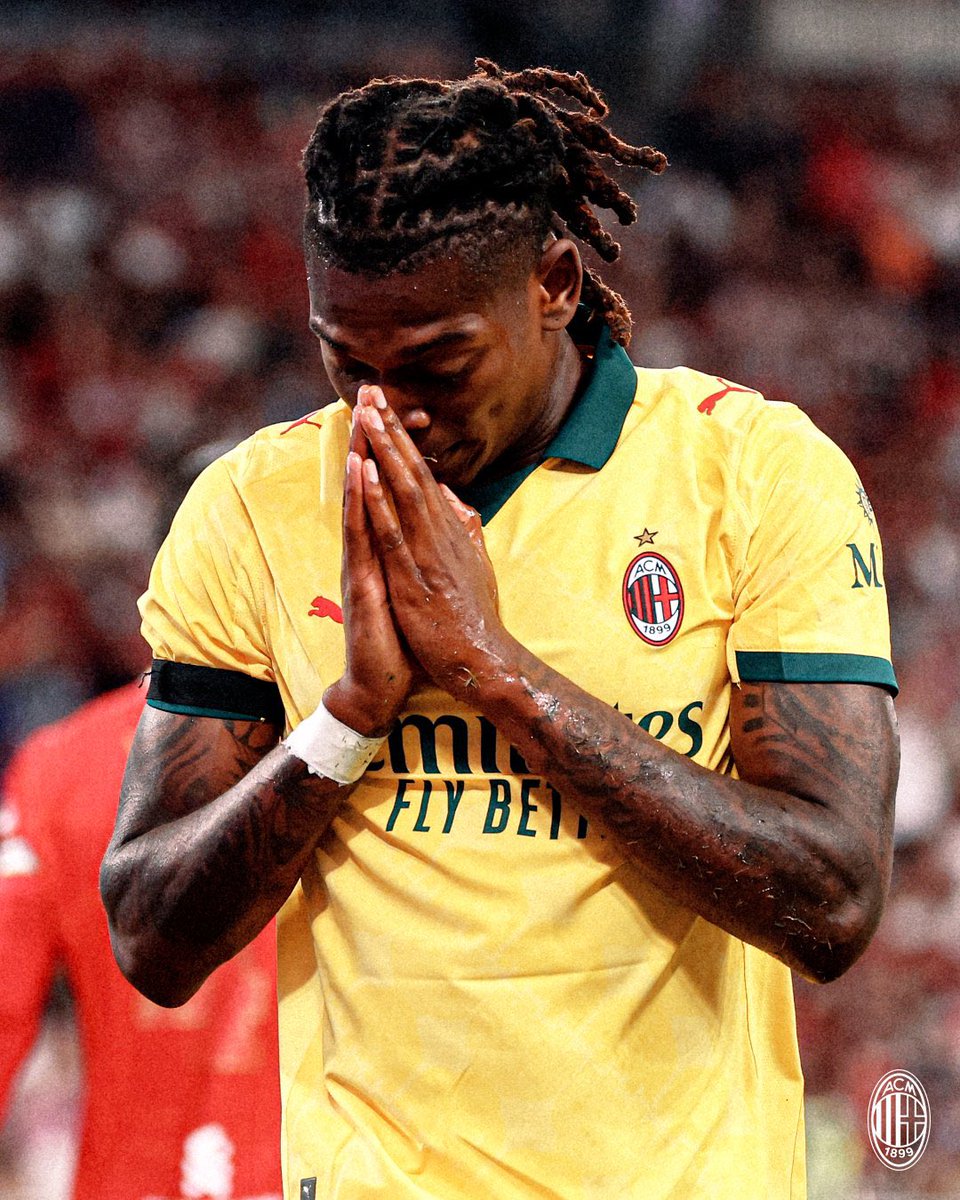 Dailygistz's tweet image. Leão honors Jota after scoring for AC Milan against Liverpool.❤️