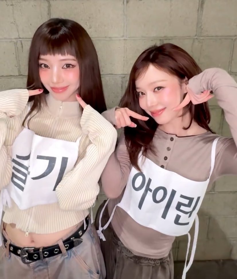 ayreneu's tweet photo. พี่น่า - ซึลกิ
น้องหนาว - ไอรีน

ชั้นแอบยิ้มเบา ๆ กับอะไรบางอย่าง 😳☺️ https://t.co/Dp0ekpRYhd