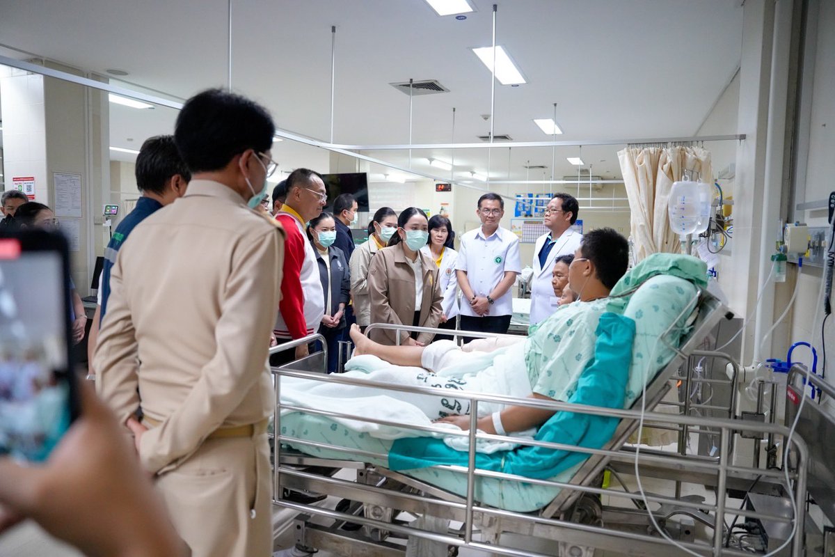 IngshinF36874's tweet image. นายกฯเยี่ยมและให้กำลังใจผู้บาดเจ็บ ณ จ.สุรินทร์