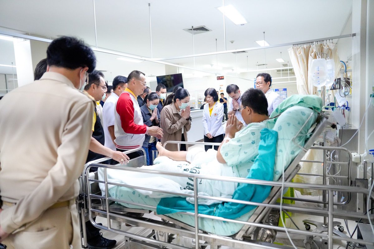 IngshinF36874's tweet image. นายกฯเยี่ยมและให้กำลังใจผู้บาดเจ็บ ณ จ.สุรินทร์