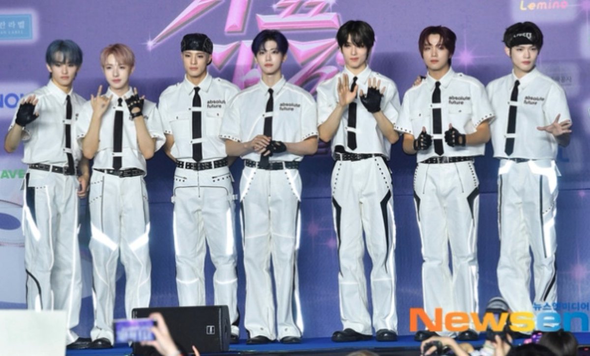 NCT DREAM on the blue carpet at the 2025 Gayo Daejeon Summer.