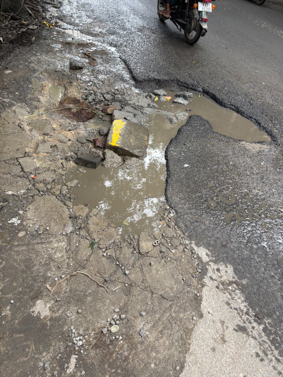 katti_punit's tweet photo. @BBMPofficial @BBMPofficial please take a look into the potholes near avani shringeri nagar road hulimavu bengaluru https://t.co/nhhZgI2yM1