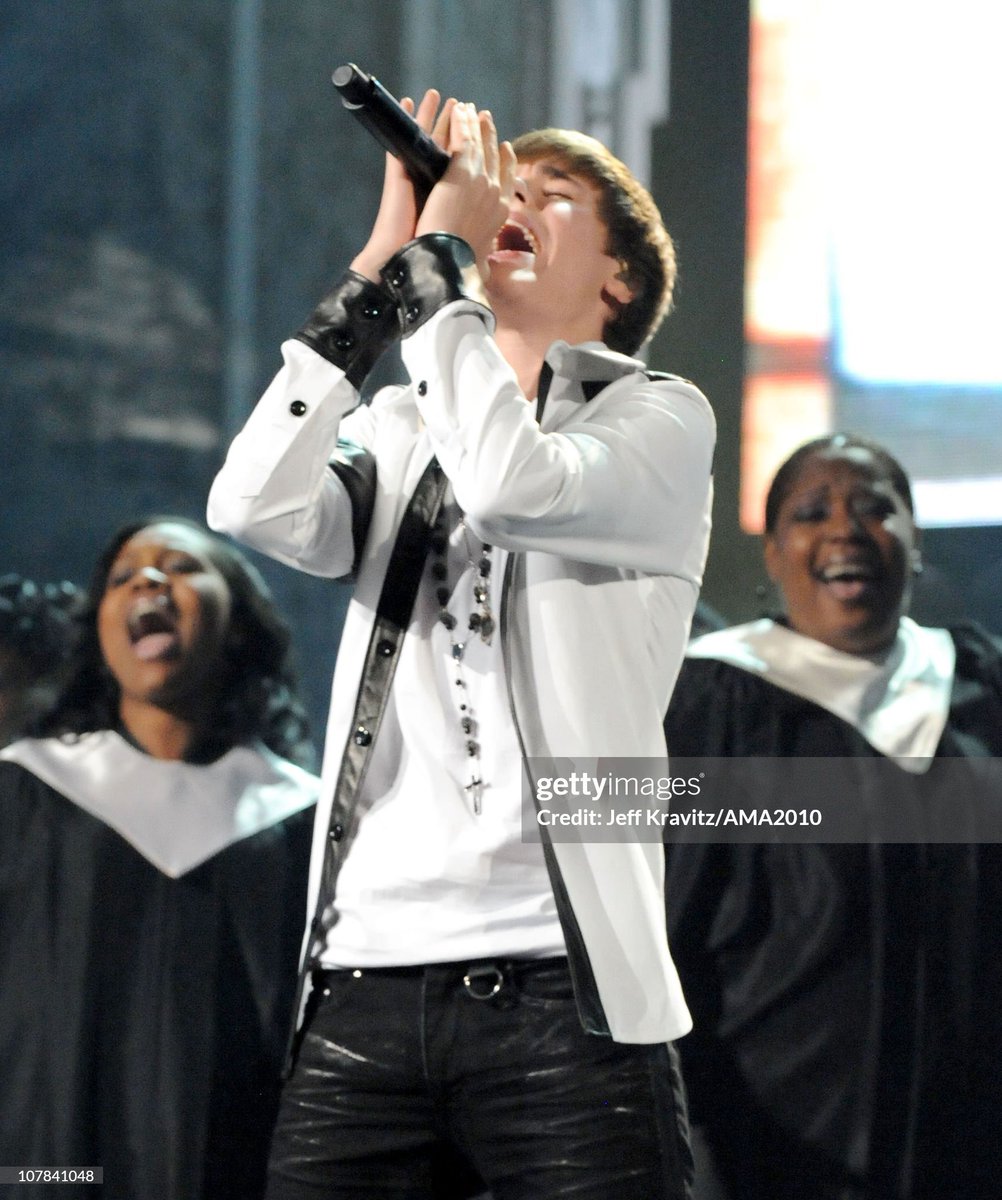JDBieberDumps's tweet image. Justin Bieber performing at the American Music Awards
(Nov 21, 2010)