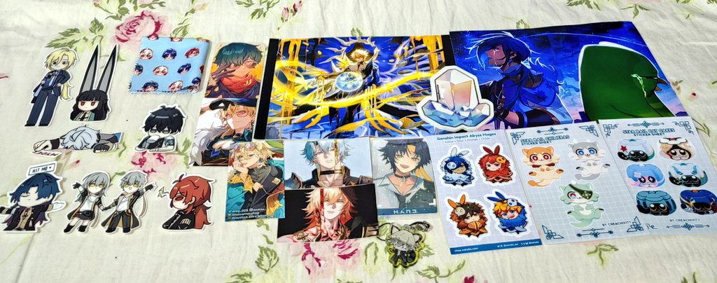 aetherchocomilk's tweet photo. HoyoFEST Haul~ Yesterday was so exhausting, good thing I managed to buy the fast past ( ╹▽╹ )

#HoYoFEST2025 #HoYoFEST https://t.co/7227cXJnSw