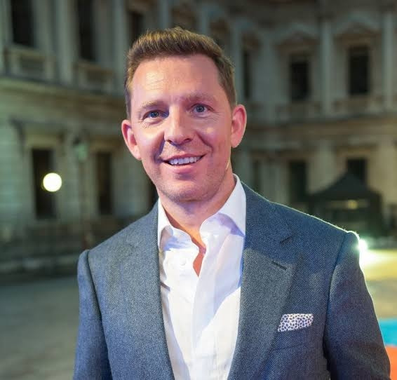 This is Reform UK treasurer Nick Candy, appointed by Nigel Farrage. 

Nick Candy boasted to a FT journalist in 2010 "I don't pay tax!" (From his home in Monaco)

He and his brother developed property in London through an offshore company to avoid tax.

Reform UK are Tax Dodgers