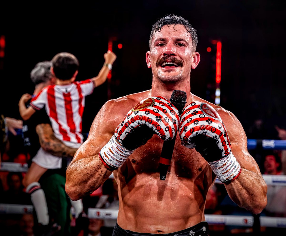 NathanHeaney's tweet image. Wow... Last night can't even be put into words...
After the worst 12 months of my professional career, what I walked out to last night you can't even dream of... Pure passion, pride and emotion, to which I can't thank you enough Stoke-on-Trent ❤️
60 minutes before I walked out…