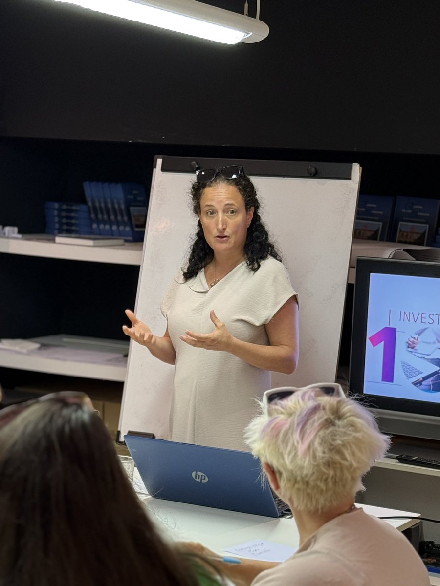 Talleres de simulación de entrevistas de trabajo. Para superar barreras lingüísticas en la búsqueda de empleo.

Impartidos por Lara Trifol, están dirigidos a personas refugiadas de Ucrania que se encuentran en búsqueda activa de empleo 

#ukraniasos #empleo