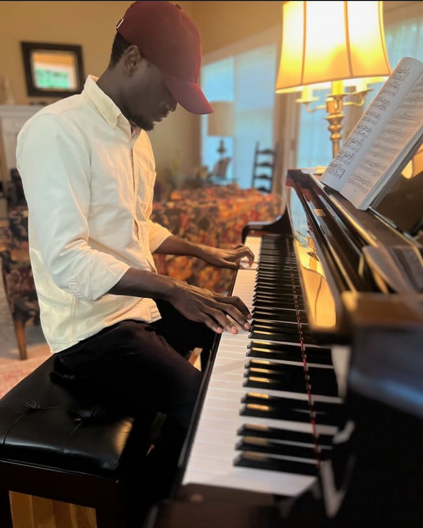 IamApolloBW's tweet image. Since it’s a Sunday Praise and Worship, which Song can I play you?😊