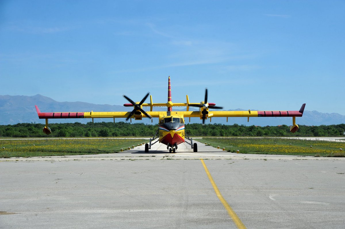 MORH_OSRH's tweet image. U tijeku je angažiranje jednog Canadaira CL-415 #HRZ na požarištu Gromin Dolac na otoku Hvaru❗️