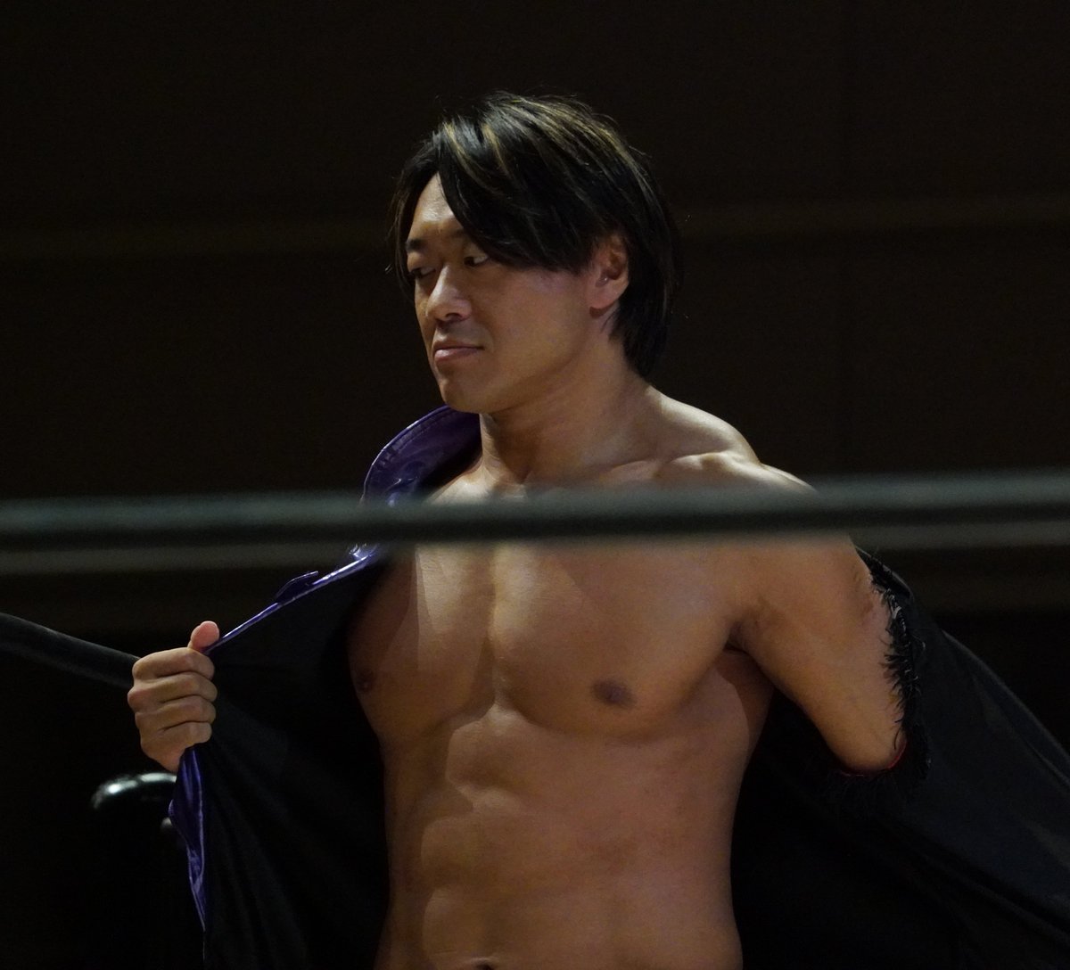 talinew5118nao's tweet image. 2025.7.26 NOAH 京都KBSホール
#遠藤哲哉 選手

キレイにTシャツを畳む几帳面な遠藤さん✨

#noah_ghc