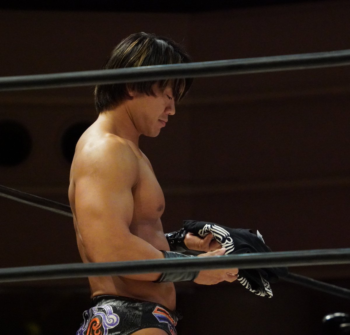 talinew5118nao's tweet image. 2025.7.26 NOAH 京都KBSホール
#遠藤哲哉 選手

キレイにTシャツを畳む几帳面な遠藤さん✨

#noah_ghc