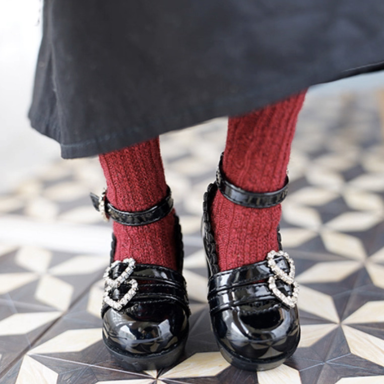 DOLKSTATION's tweet image. 【入荷情報】
DOLK SELECTより、
ドール用シューズ『ハートラインストーンパンプス』のご紹介です!
➡️dolk.jp/portal/itemLis…
ゴシックやモードな装いにぴったりの個性派シューズが登場🖤
ハートのラインストーンと厚底、エナメル風素材が印象的✨
30cm/40cm級の2サイズをご用意しております♪