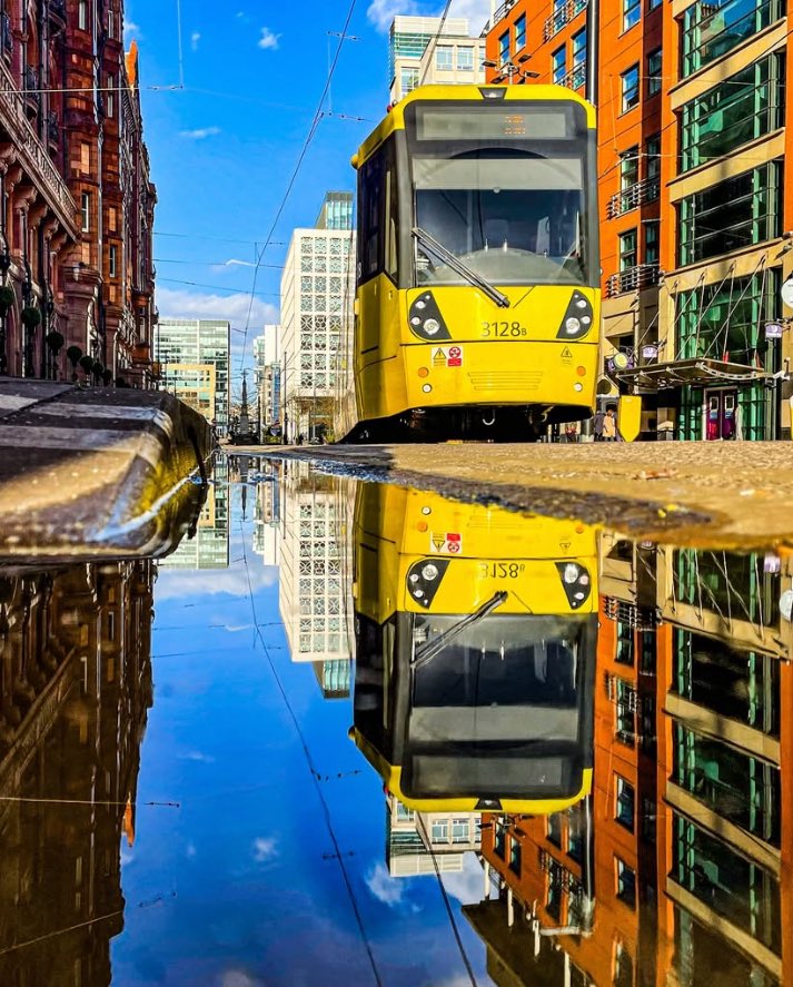 A vibrant city street scene featuring a fabulous reflection, captured by Instagrammer milica_tripunovic_photo 

sheclicks.net/shefeatures/mi…

#sheclicksnet #femalephotographers #women #womenphotographerscommunity #photography #urbanphotography #cityscape #streetphotography #reflection
