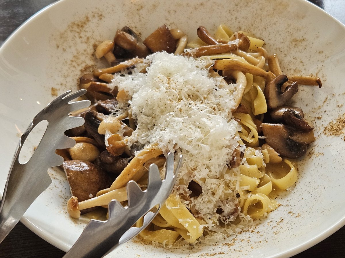bartolomeus_'s tweet image. 맛있는거....