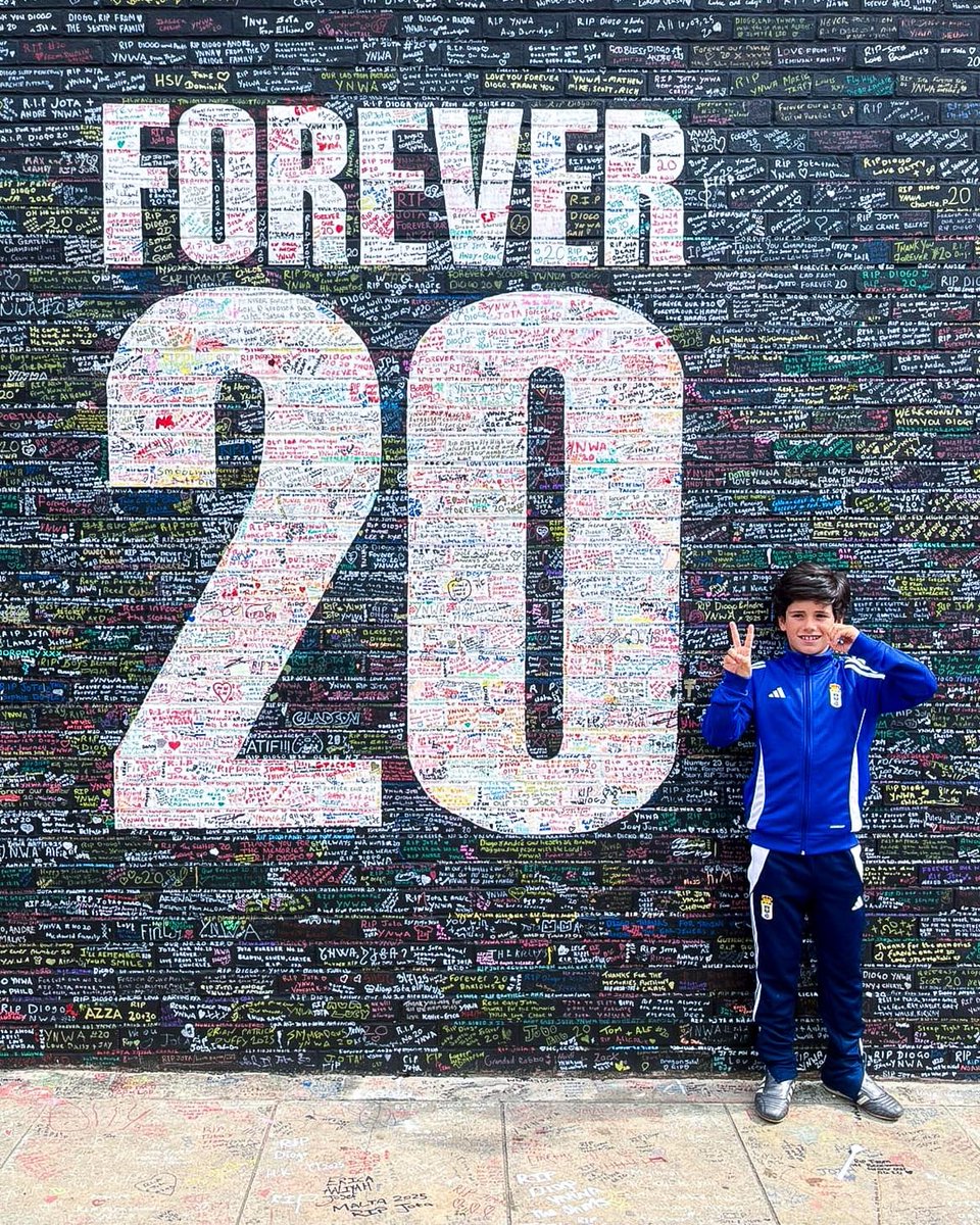 RealOviedo's tweet image. โจ ๐๐ถ ๐ญ๐ฆ๐จ๐ข๐ฅ๐ฐ ๐บ๐ข ๐ง๐ฐ๐ณ๐ฎ๐ข ๐ฑ๐ข๐ณ๐ต๐ฆ ๐ฅ๐ฆ๐ญ ๐ข๐ญ๐ฎ๐ข ๐ฅ๐ฆ ๐๐ช๐ท๐ฆ๐ณ๐ฑ๐ฐ๐ฐ๐ญ, ๐บ ๐ฆ๐ญ ๐ฎ๐ถ๐ฏ๐ฅ๐ฐ ๐ฅ๐ฆ๐ญ ๐ง๐ถฬ๐ต๐ฃ๐ฐ๐ญ ๐ญ๐ฐ ๐ฉ๐ฐ๐ฏ๐ณ๐ข โ๐ป๐๐ป
๐ง๐ป Gonzalo Costales, del Alevรญn B, en Lyon Road rindiendo tributo al futbolista portuguรฉs ๐๐ป๐
@LFC
#RealOviedo ๐ตโช๏ธ