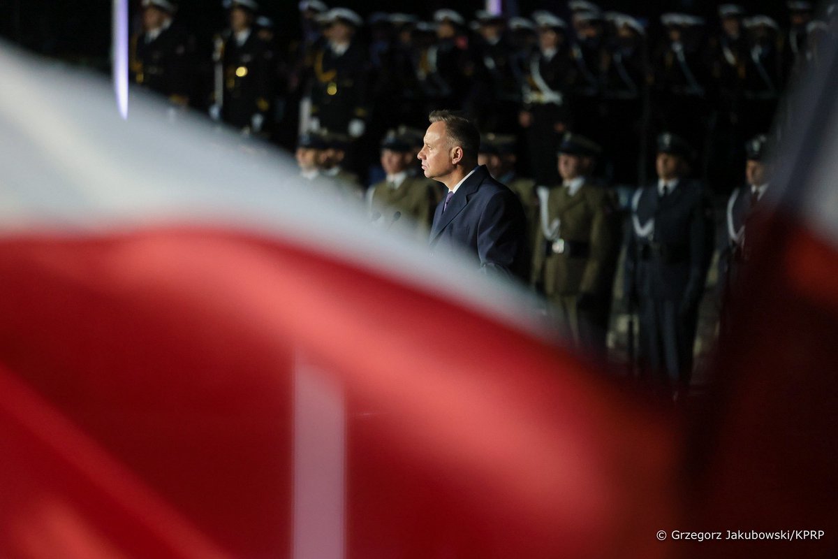 Kancelaria Prezydenta (@prezydentpl) on Twitter photo Prezydent <a href="/AndrzejDuda/">Andrzej Duda</a> co roku upamiętniał rocznice historycznych wydarzeń, w tym m. in.: wybuchu II wojny światowej, Powstania Warszawskiego, Powstania w Getcie Warszawskim, Powstania Wielkopolskiego, Powstań Śląskich, Powstania Styczniowego.
Kultywował pamięć o bohaterach Prezydent <a href="/AndrzejDuda/">Andrzej Duda</a> co roku upamiętniał rocznice historycznych wydarzeń, w tym m. in.: wybuchu II wojny światowej, Powstania Warszawskiego, Powstania w Getcie Warszawskim, Powstania Wielkopolskiego, Powstań Śląskich, Powstania Styczniowego.
Kultywował pamięć o bohaterach