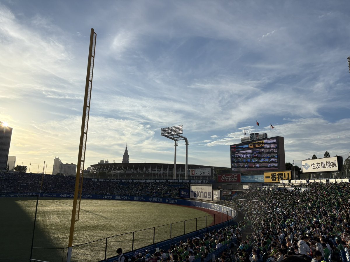 縁あって本日も神宮球場に🏟️
今日はUACJスペシャルナイター！
タンブラーを頂きました👍
燕パワーDAY限定の茎ワカメパンもゲット😋楽しみです😊