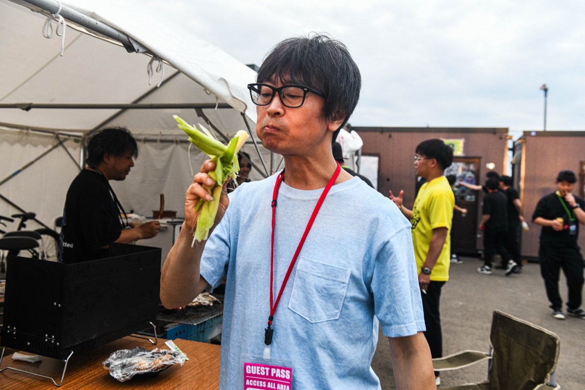 masayuki_web's tweet image. フラワーカンパニーズ竹安さんから写真が届きました。昨日出演した霧フェスを楽しまれたのが伝わってきますね。
…なんで僕のアカウントでアップさせるんですか!
📸@k_akn35