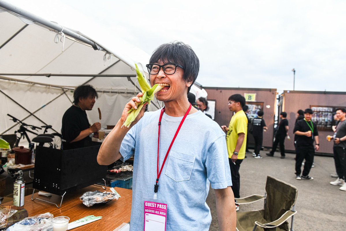 masayuki_web's tweet image. フラワーカンパニーズ竹安さんから写真が届きました。昨日出演した霧フェスを楽しまれたのが伝わってきますね。
…なんで僕のアカウントでアップさせるんですか!
📸@k_akn35