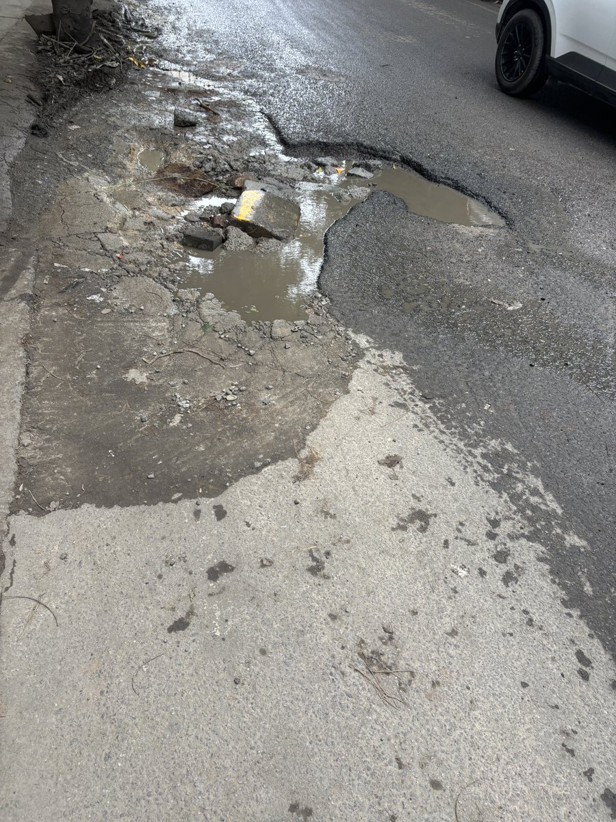 katti_punit's tweet photo. @BBMPofficial Please take a look into the potholes near avani shringeri nagar road hulimavu bengaluru 56068 https://t.co/qhsUAjMrLL