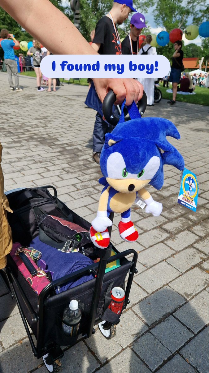 Missladytale's tweet photo. Here is some photos from the convention I was on! Photos of my sonic cosplay coming soon. 💙
Also what I have bought! A lot of sonic stuff. 💙
#narcon #närcon #repo #repocosplay #sonic https://t.co/MIZWaKUOcL