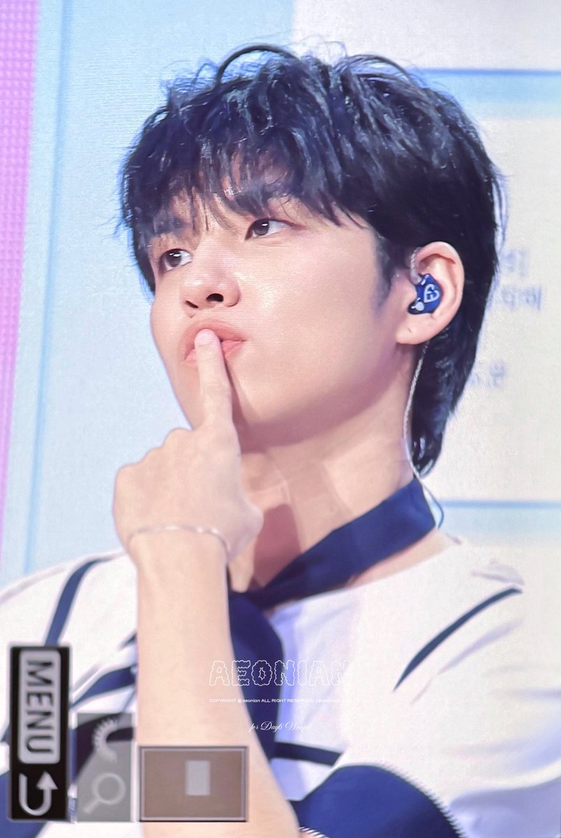 aeonian_PIL's tweet image. 250727 Pier10 #μν #WONPIL #λ°μ΄μμ€ #DAY6 preview