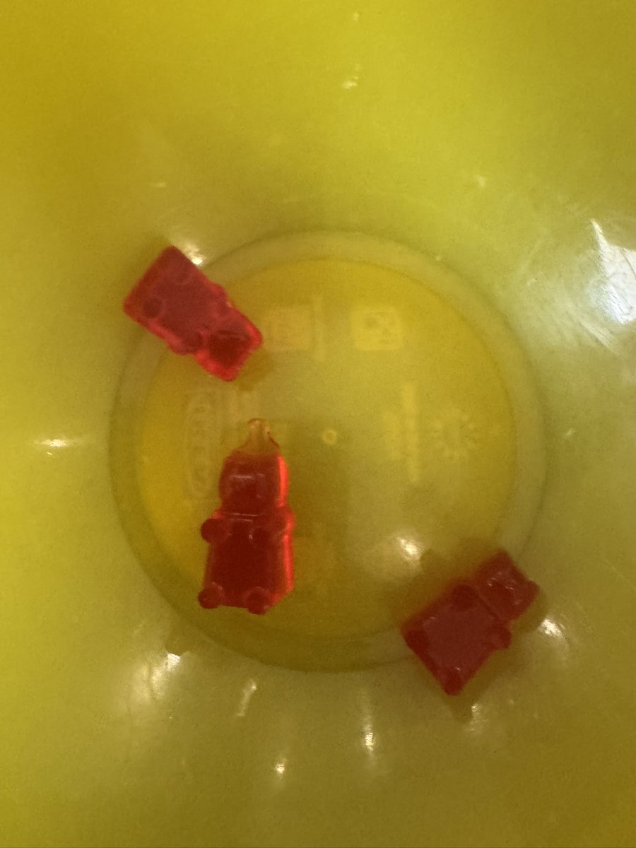 DayWalkerEm1's tweet image. Yesterday I had cake! The kids made jelly sweets and the girls went blackberry picking with Nan .. we had a good day and luckily nice journey on the m25 back .. on the way was bs nearly 4 hours! Ugh but on way home hour and half
