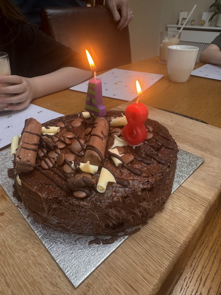 DayWalkerEm1's tweet image. Yesterday I had cake! The kids made jelly sweets and the girls went blackberry picking with Nan .. we had a good day and luckily nice journey on the m25 back .. on the way was bs nearly 4 hours! Ugh but on way home hour and half