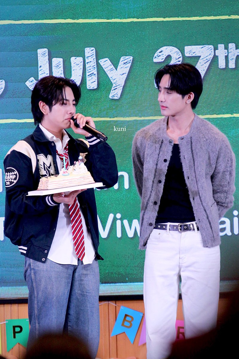 kunistudio's tweet image. 270725 : ขอบคุณพี่เอิร์ทที่เป็นรอยยิ้มที่อบอุ่นของมิกมาตลอด🥹
♥︎ @wixxiws @Earth_Pirapat ♥︎
