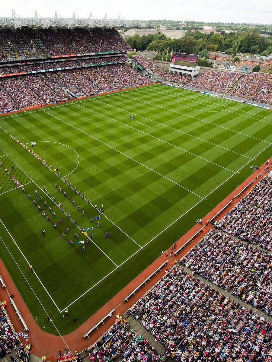 RNF36's tweet image. 🏆Cluiche Ceannais Peile na hÉireann 2025
📍⏰ Páirc an Chrócaigh @ 3.30 pm
🔵 @Kerry_Official V ⚪️ @officialdonegal
👥82,300 duine i láthair.
📻Tráchtaireacht iomlán @RTERnaG
Ag súil go mór leis.
Join us for full match build up, live commentary & analysis.
@SportRnaG